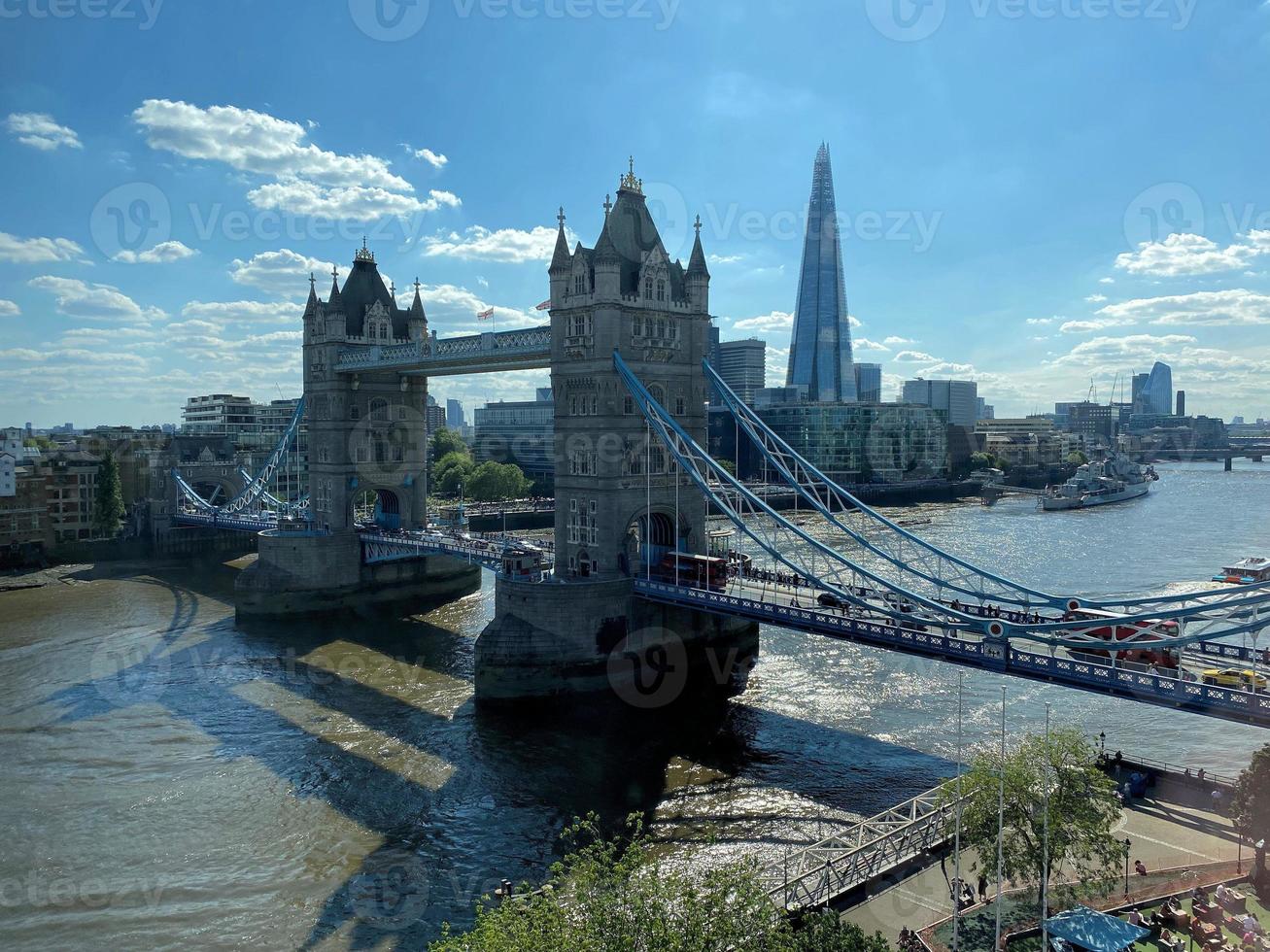 utsikt över tower bridge i london foto