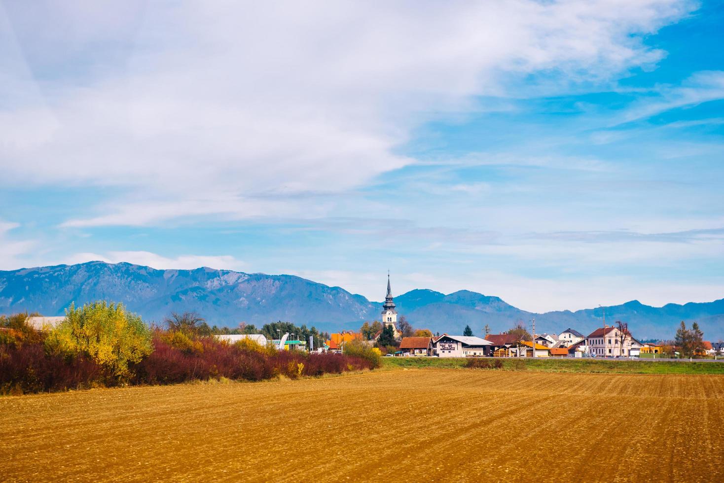 Slovenien 2017- by i bergen i Alperna i Slovenien foto