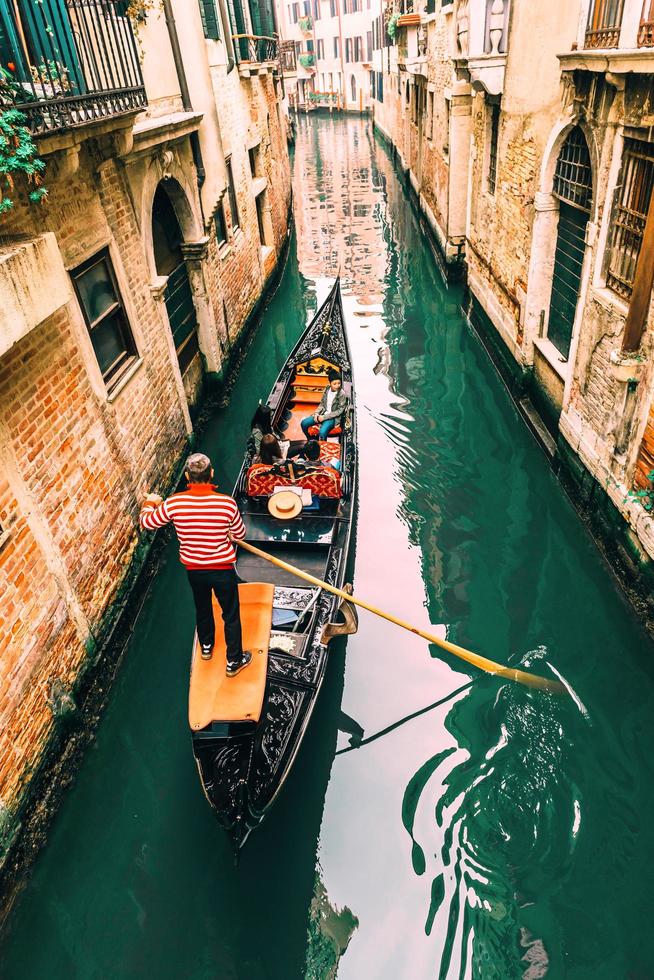 2017 Venedig, Italien - smala gator och kanaler i Venedig foto