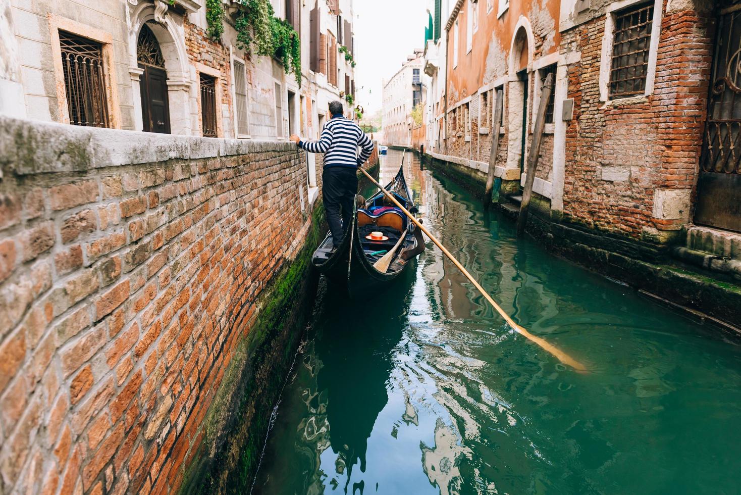Venedig, Italien 2017 - gondol vid Canal Grande i Venedig foto