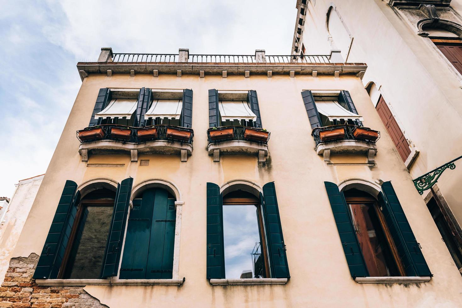 de gamla Venedigs gator i Italien foto