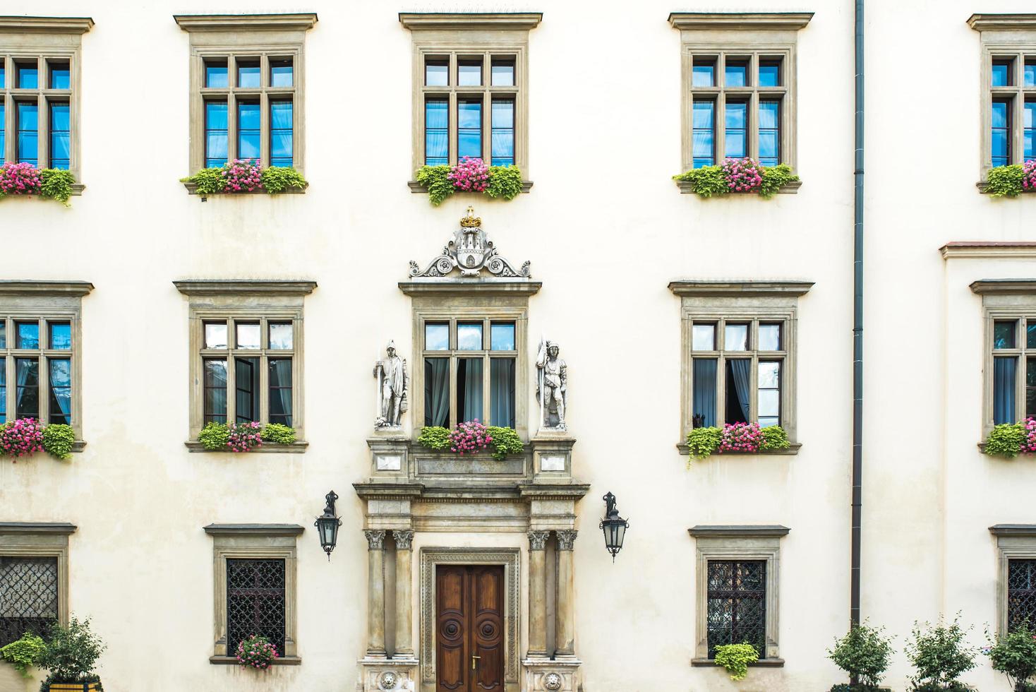 krakow, polen 2017 - turist arkitektoniska attraktioner på det historiska torget i krakow foto