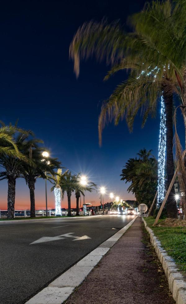 promenade des anglais i trevligt, Frankrike under solnedgången foto