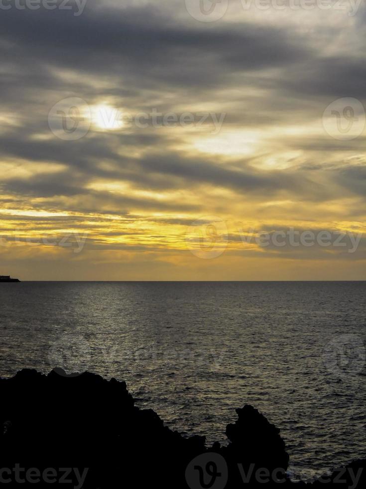 solnedgång över havet foto