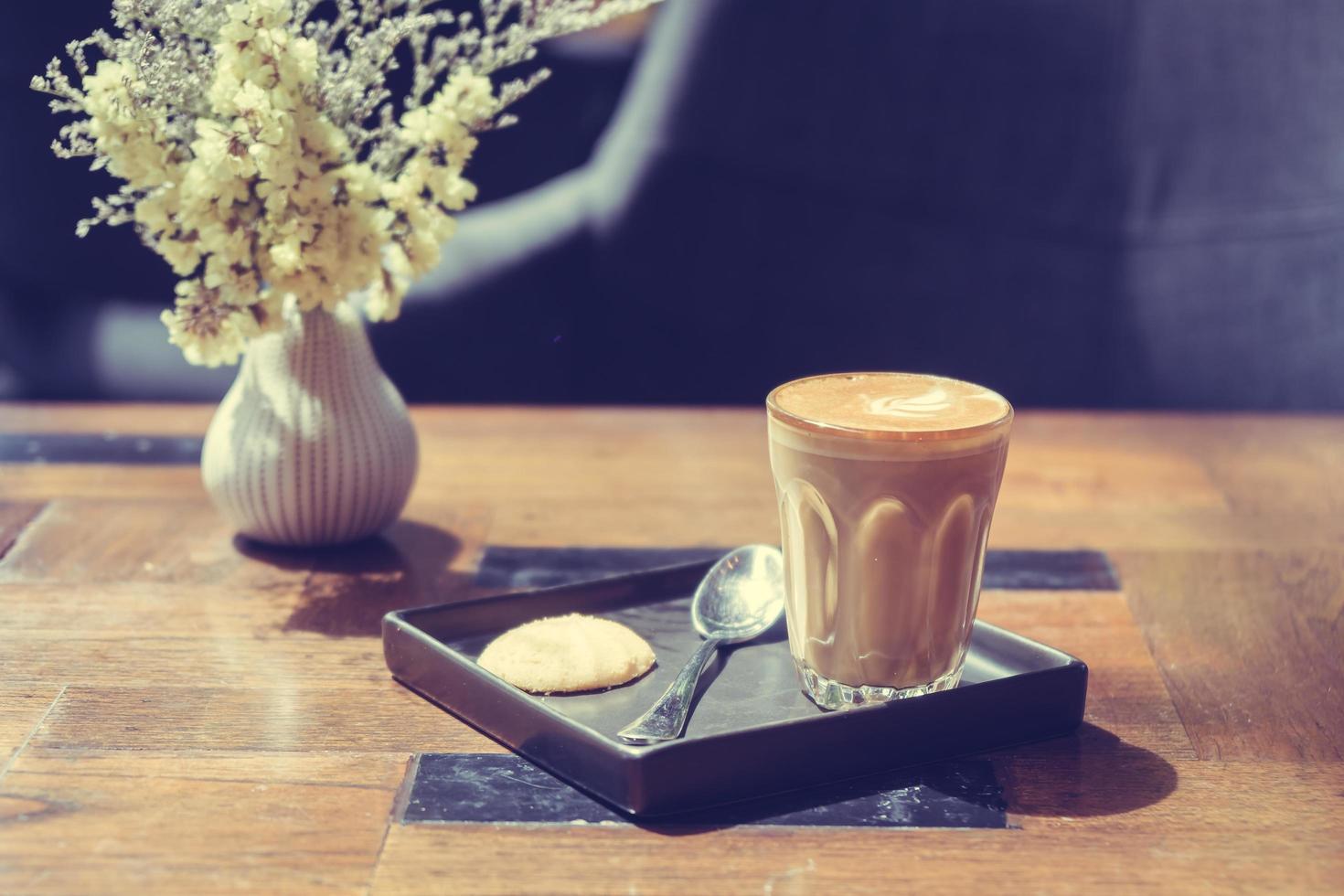 varm latte kaffekopp foto