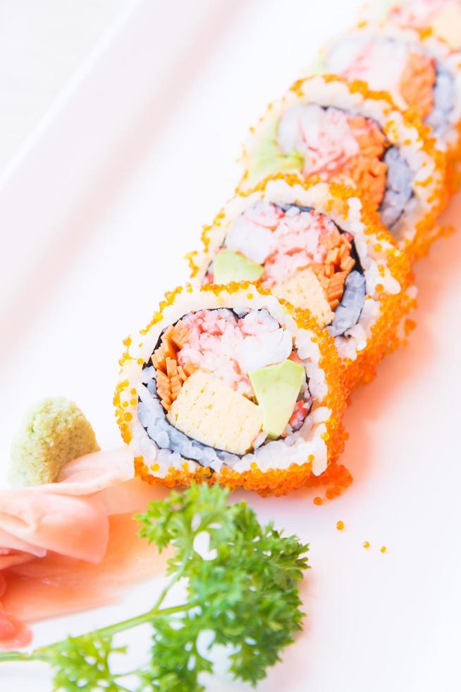 selektiv fokuspunkt kalifornien rulle maki sushi foto