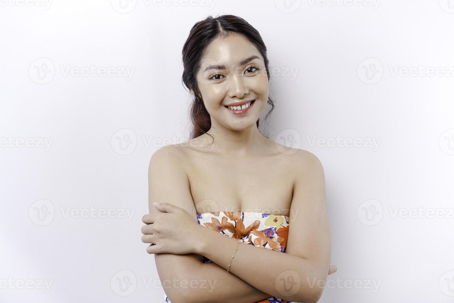 asiatisk skönhet kvinna med rena friska hud naturlig göra upp spa begrepp lång hästsvans hår foto