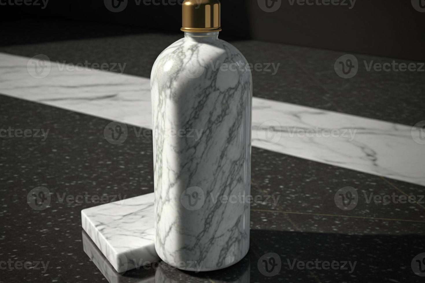 svartvit fotografera av schampo flaska. svart flaska på marmor. foto