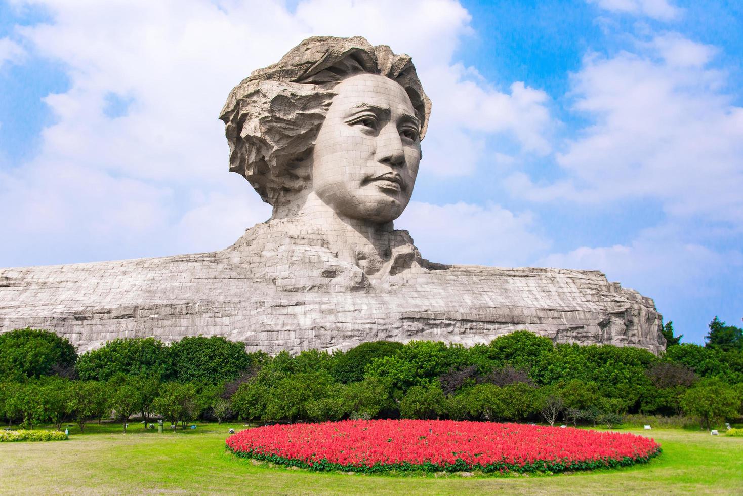 Changsha, Kina - okt 29, 2017-ungdom mao zedong staty är belägen i orange ö, Changsha, hunan, Kina. de monument står 32 meter lång. foto