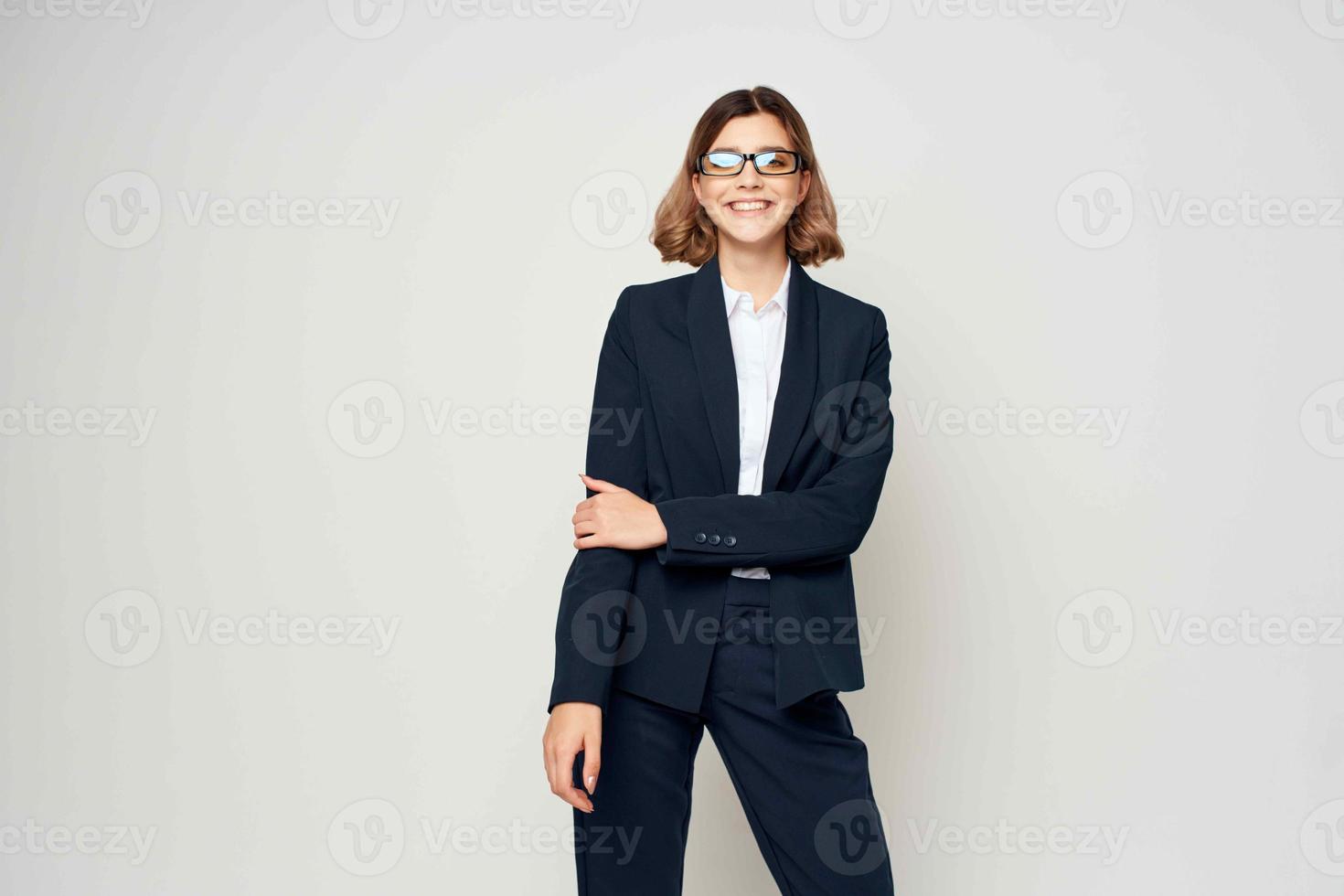 Söt företag kvinna i kostym Framställ arbete officiell foto