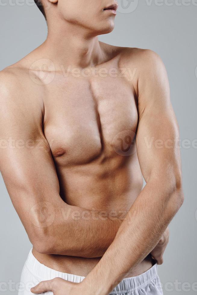 kroppsbyggare med pumpade upp magmuskler och ärm muskler biceps idrottare foto