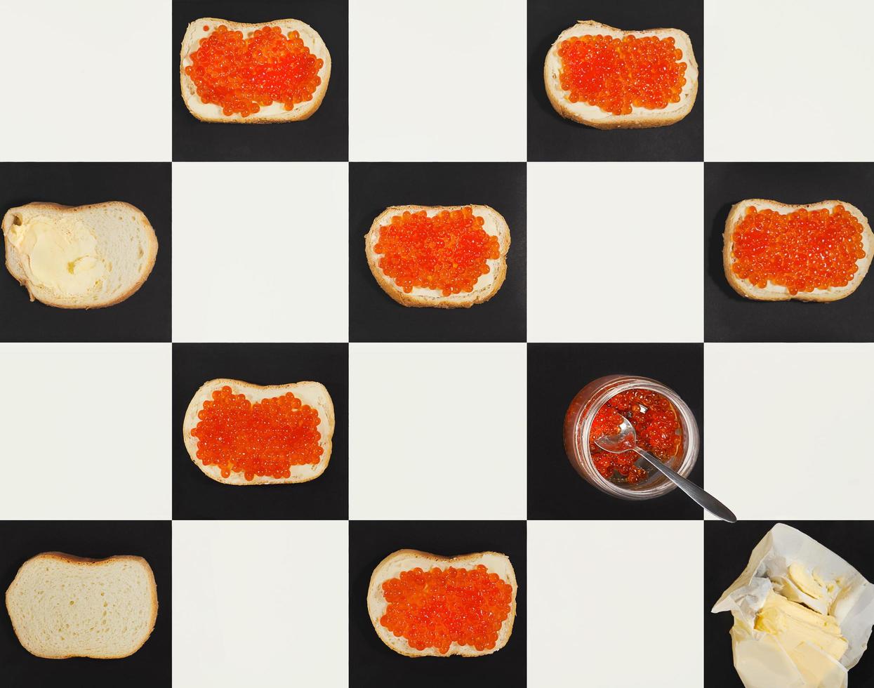 laxkaviar kanapéer, smör, röd kaviar i en burk som bildar ett mönster på schackbrädet, ovanifrån foto