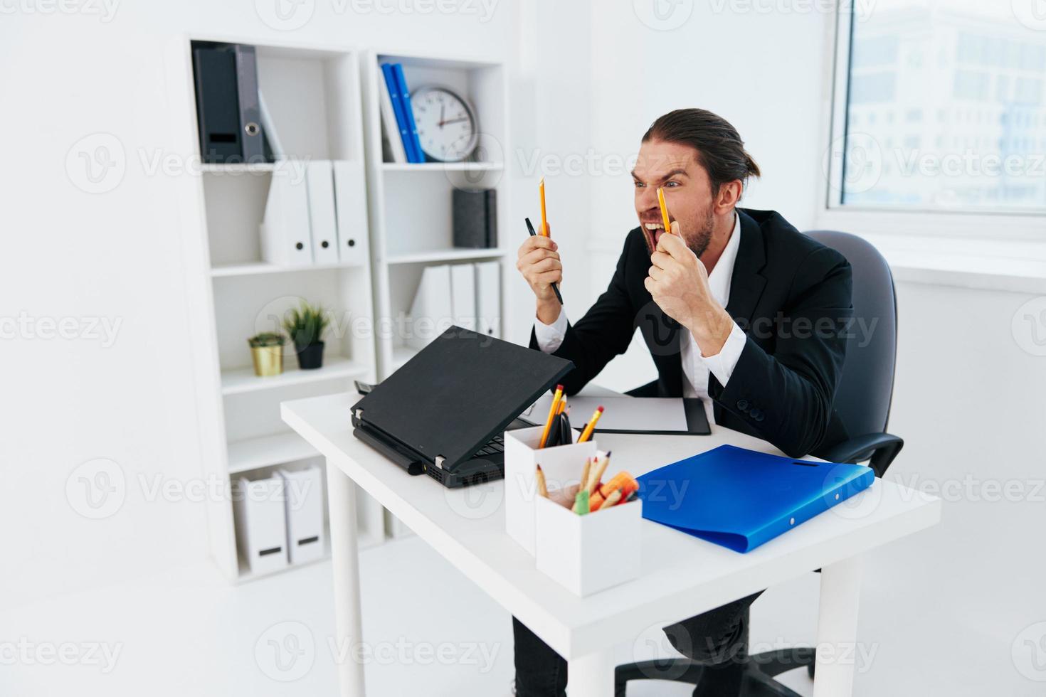 affärsmän känslor arbete kontor skrivbord chef foto