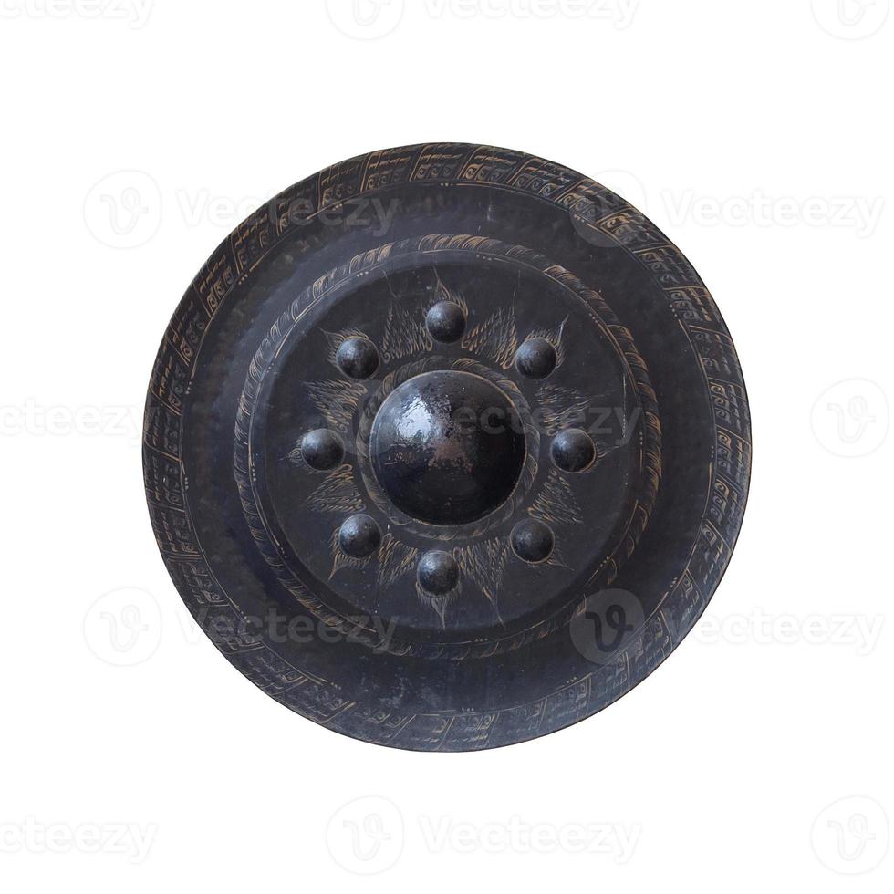 thai traditionell antik gong isolerat på vit bakgrund med klippning väg foto