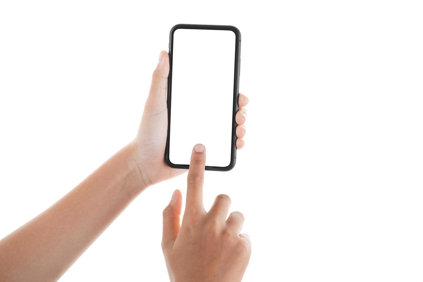 närbild hand kvinna innehav svart smartphone tom skärm och rörande isolera på vit bakgrund foto