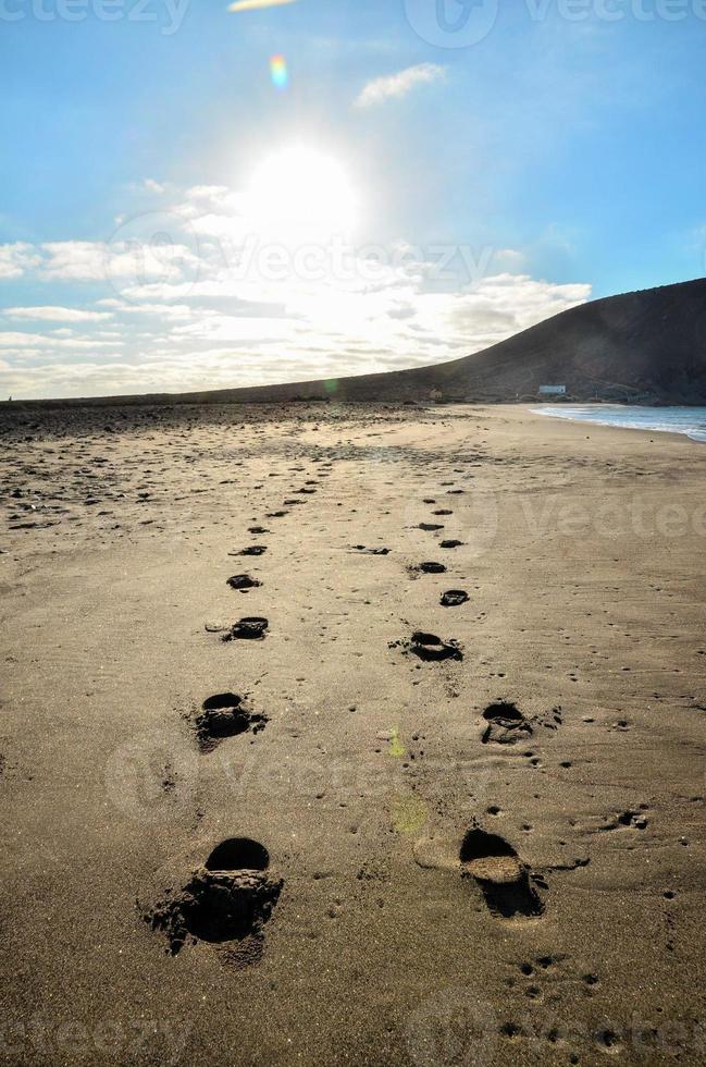 fotspår i sanden foto