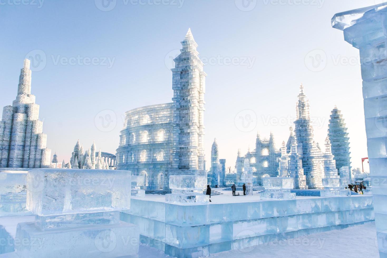 harbin internationell is och snö skulptur festival är ett årlig vinter- festival i harbin, Kina. den är de värld största is och snö festival. foto