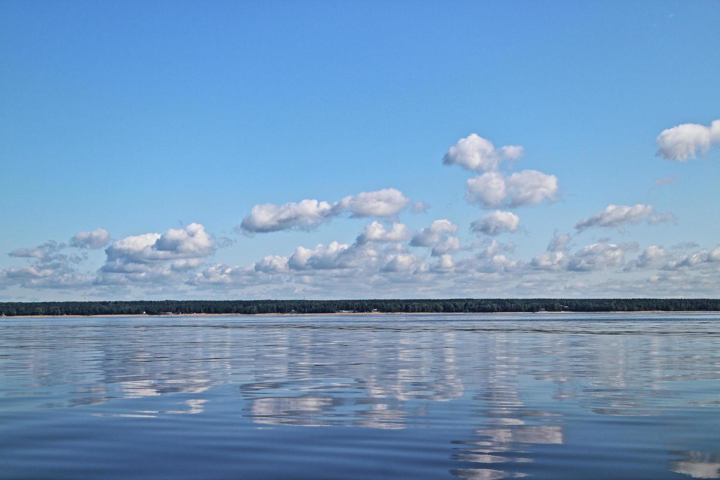 himmelreflektion på havet foto