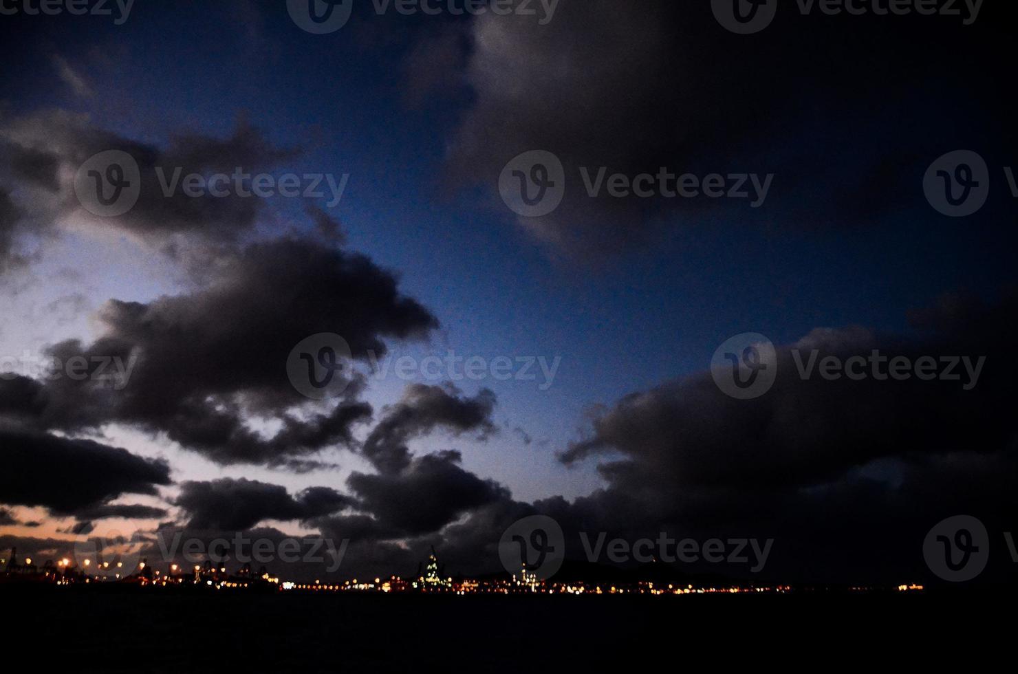 färgrik himmel på solnedgång foto