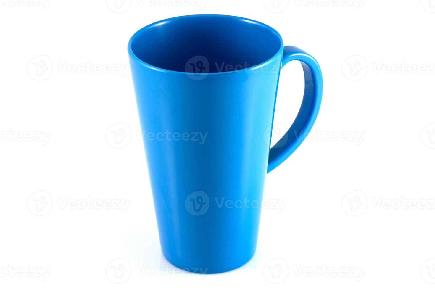 blå kopp isolerad på en vit bakgrund foto