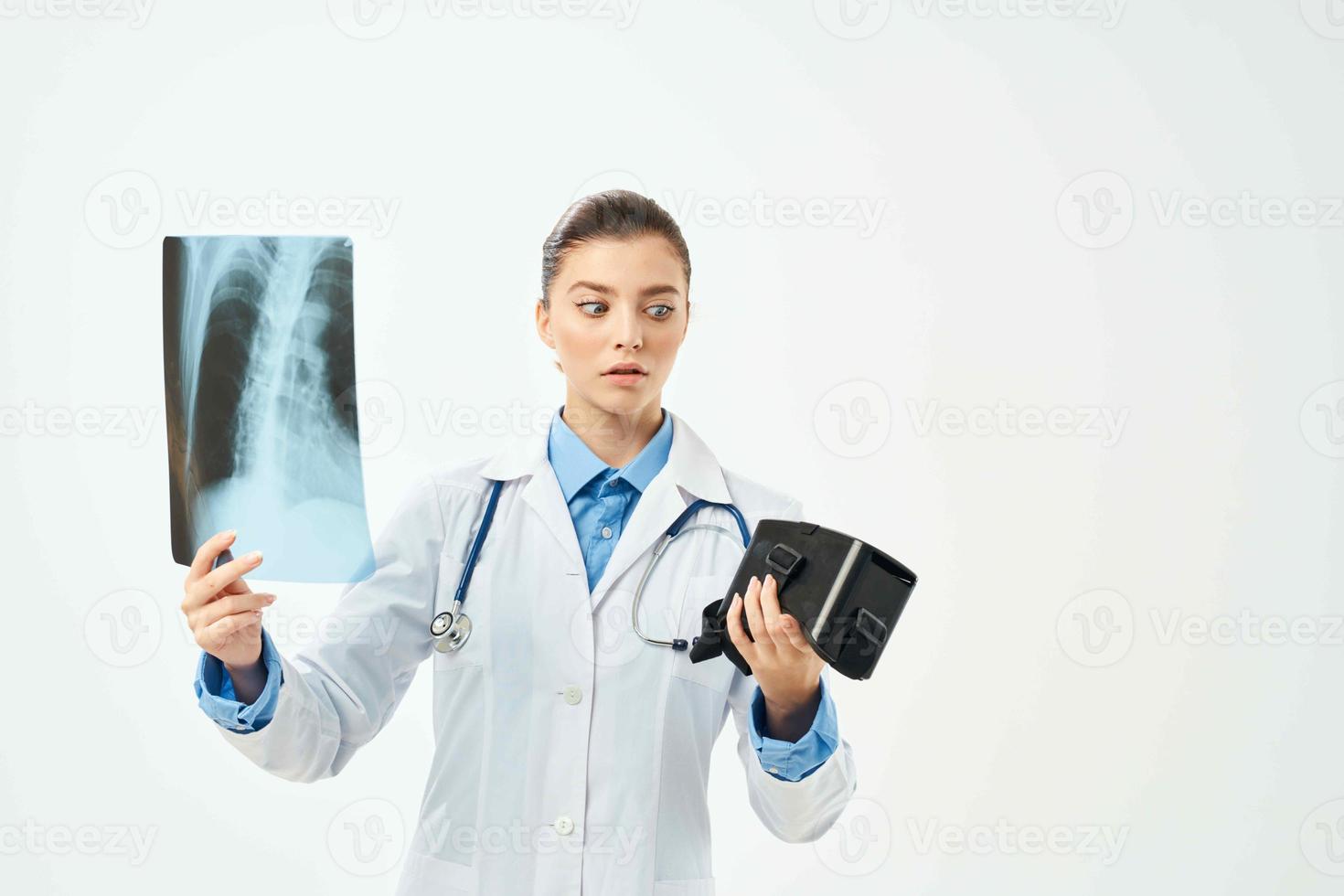 kvinna läkare sjukhus vit täcka forskning hälsa radiolog foto