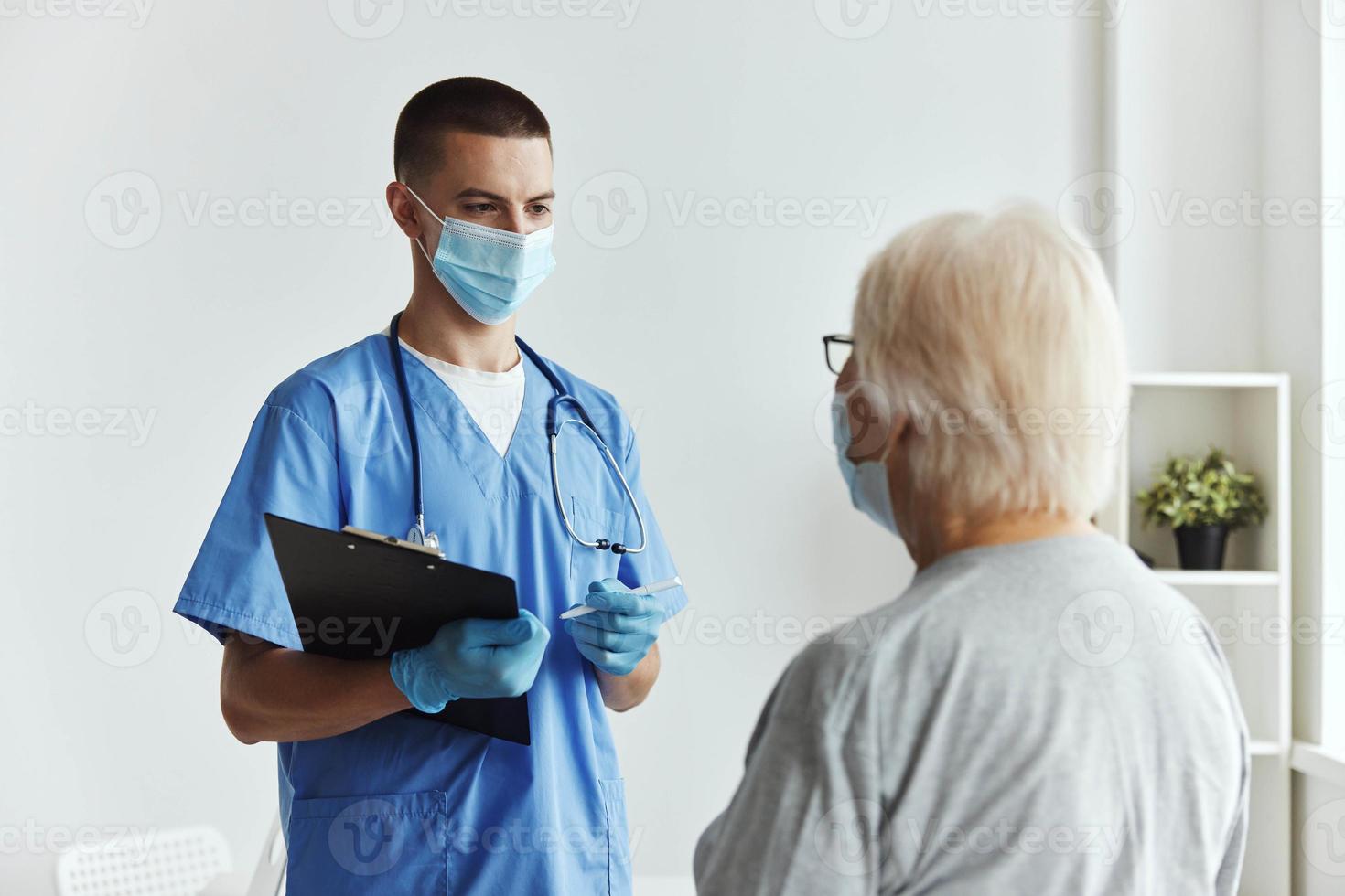 patient besök till de läkare kommunikation hälsa vård foto