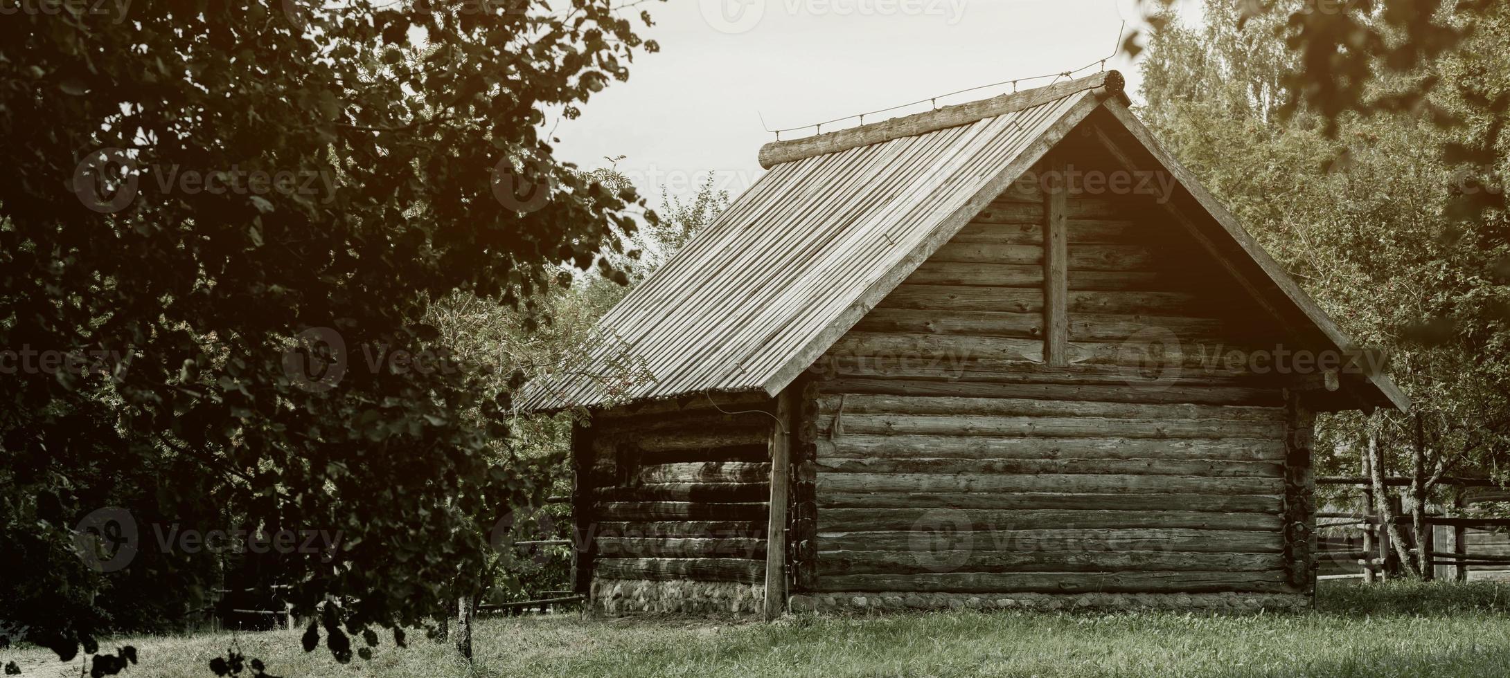 gammal trä- hus. foto
