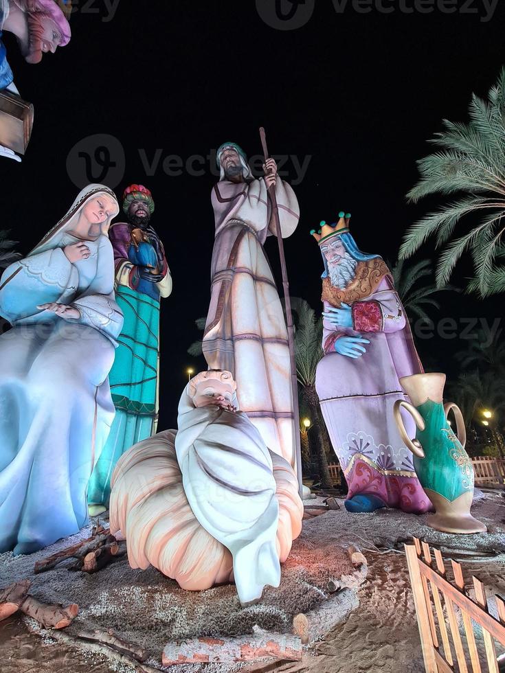 spaniens största nativity scen i alicante på natt foto