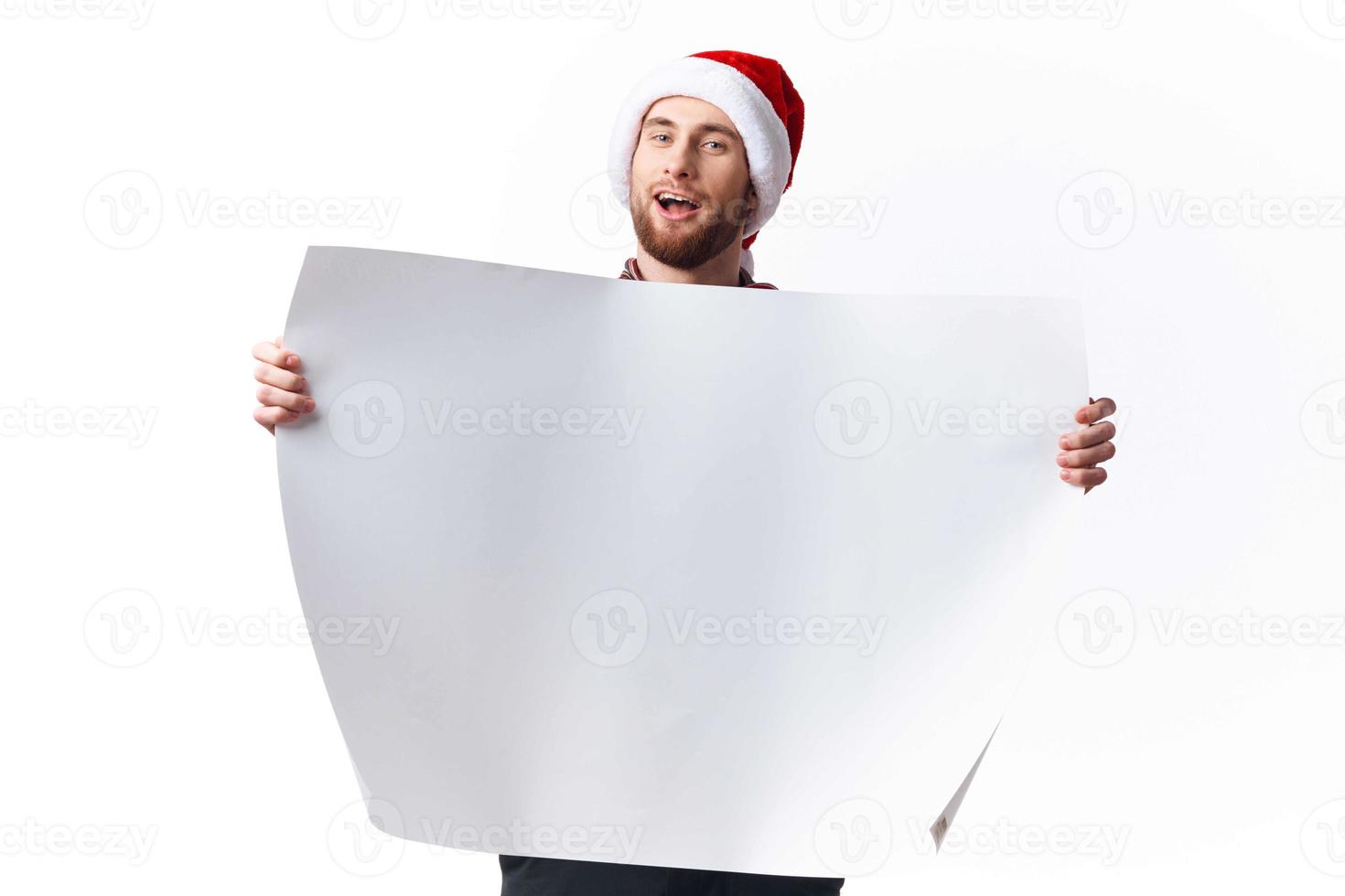 emotionell man i ny år kläder innehav en baner Semester isolerat bakgrund foto