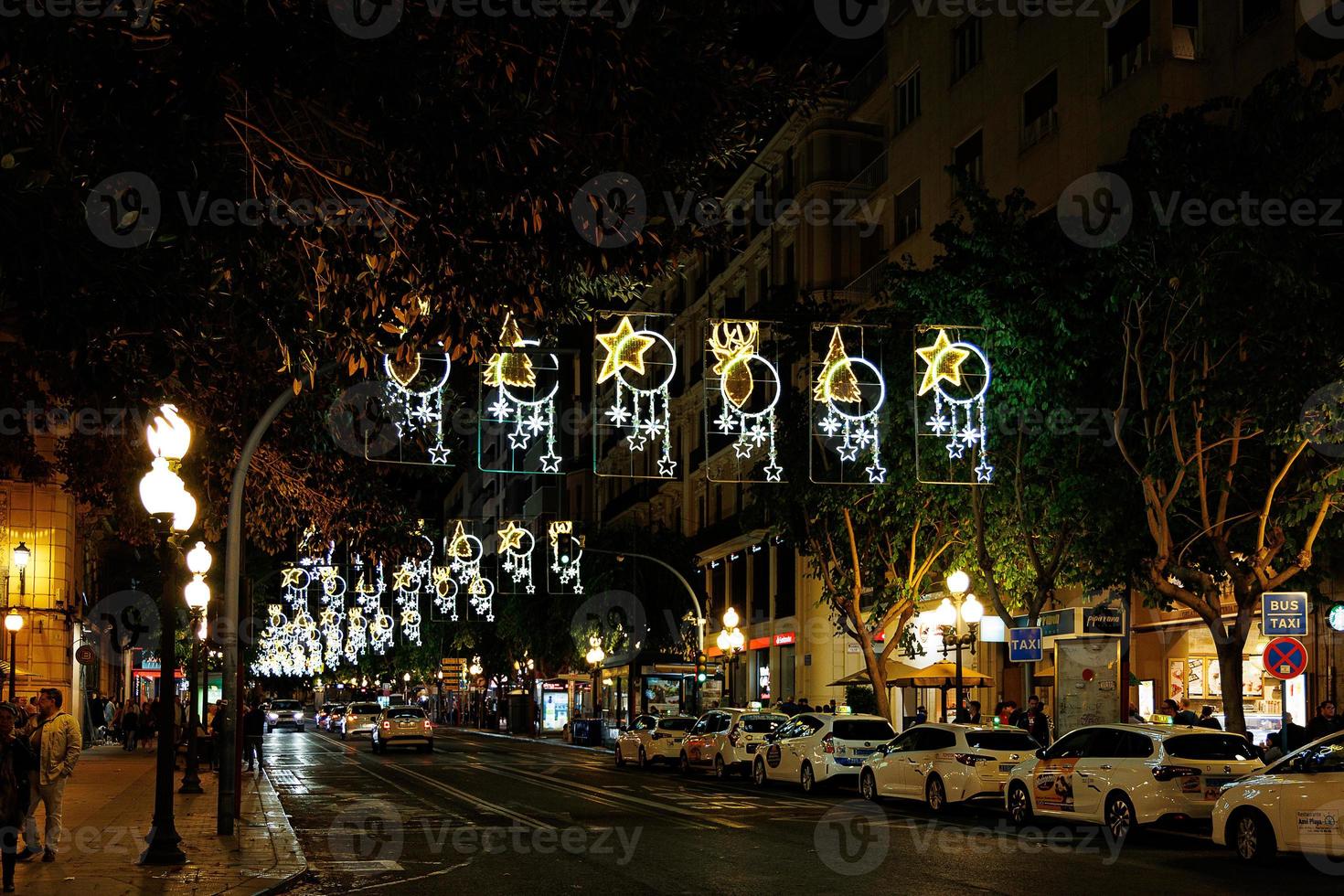 jul illumination i alicante Spanien i de gator på natt foto