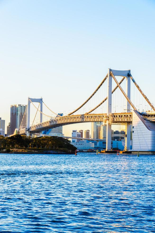 regnbågsbro i tokyo stad i japan foto
