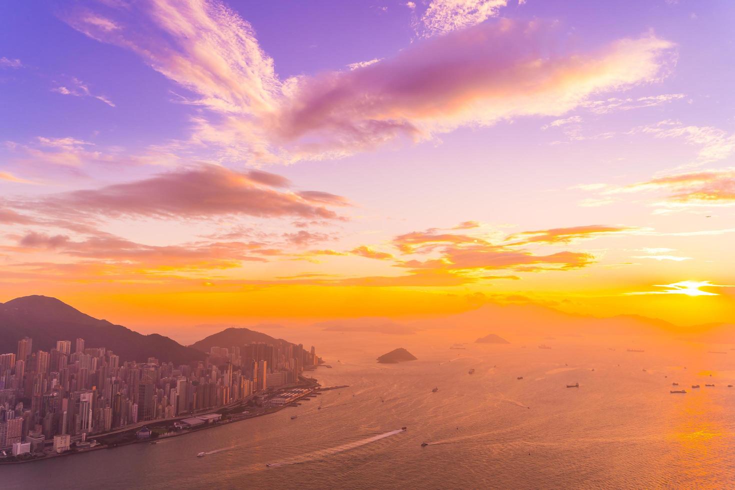 vacker färgrik solnedgång över Hong Kong, Kina foto