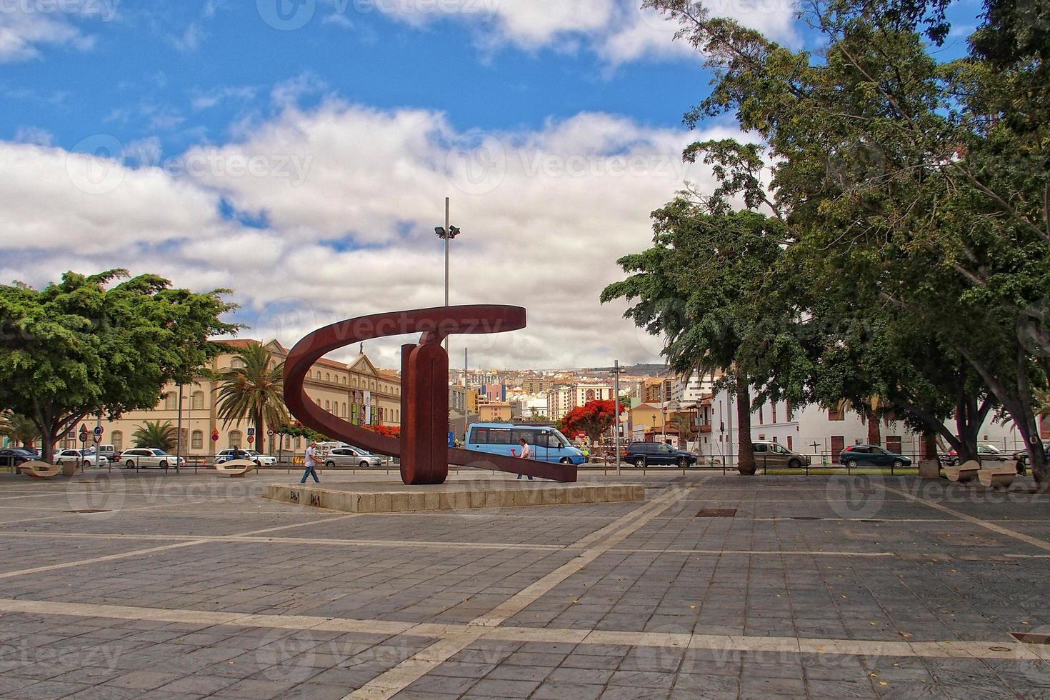 intressant färgrik Semester hus i de gator av de spanska stad av sanca cruz i tenerife foto