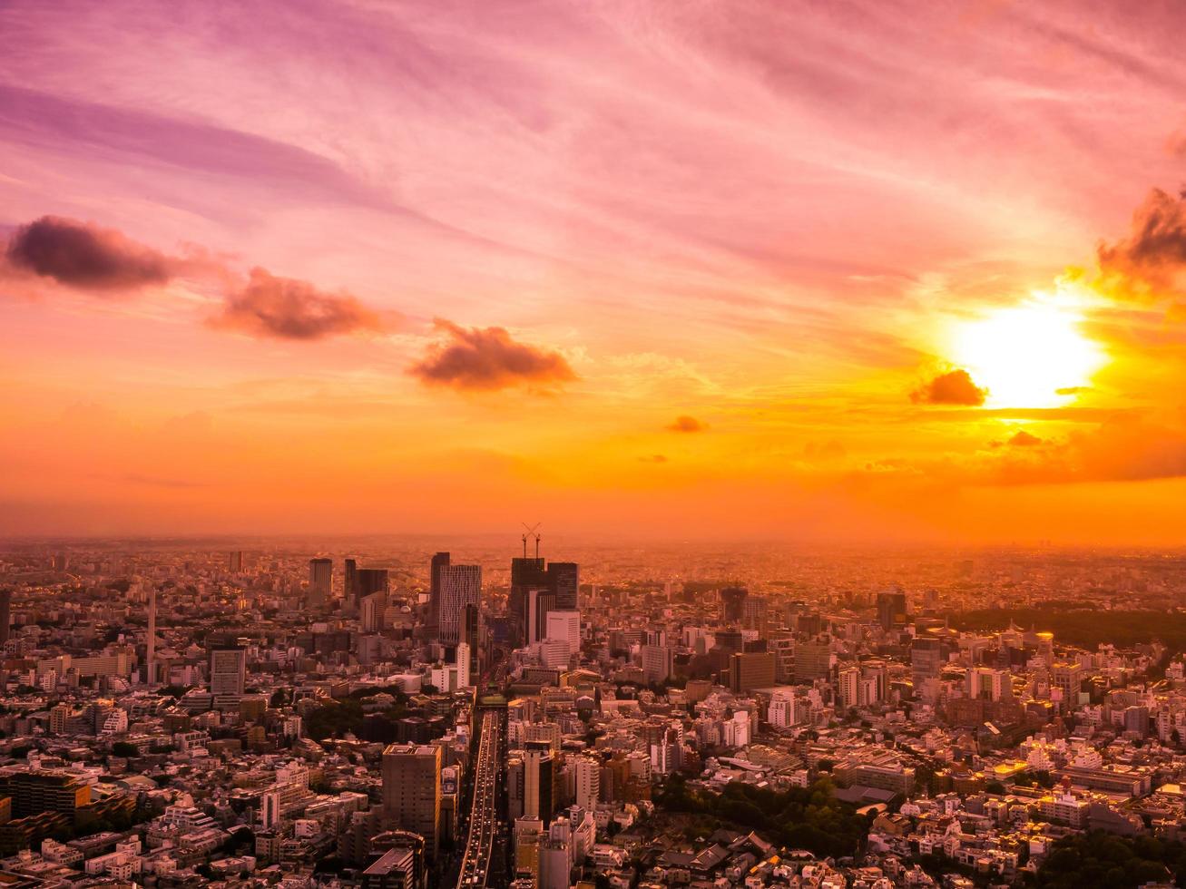 Tokyo stad vid solnedgången foto