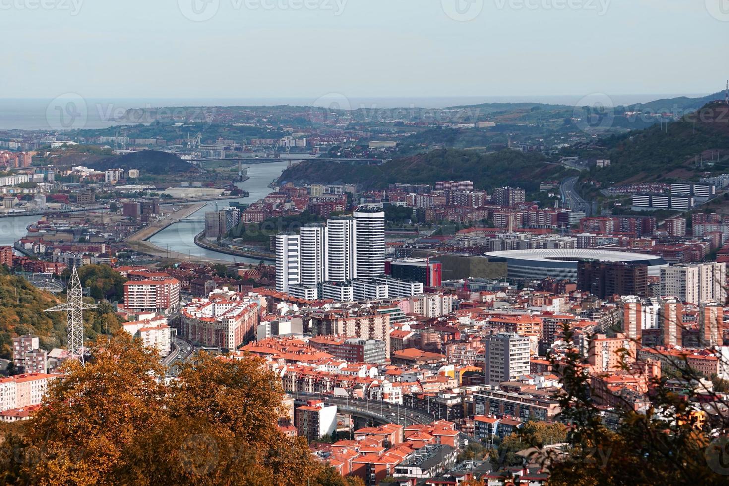 stadsbild och arkitektur i bilbao stad, spanien, resa destination foto