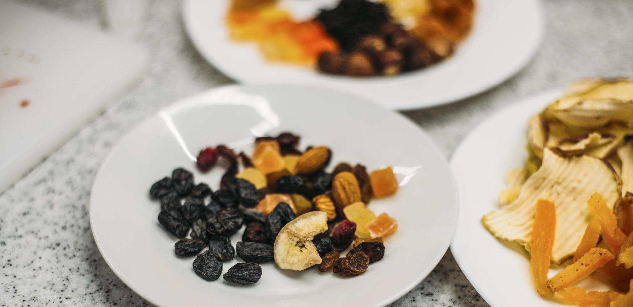 snacks med torkad frukt foto