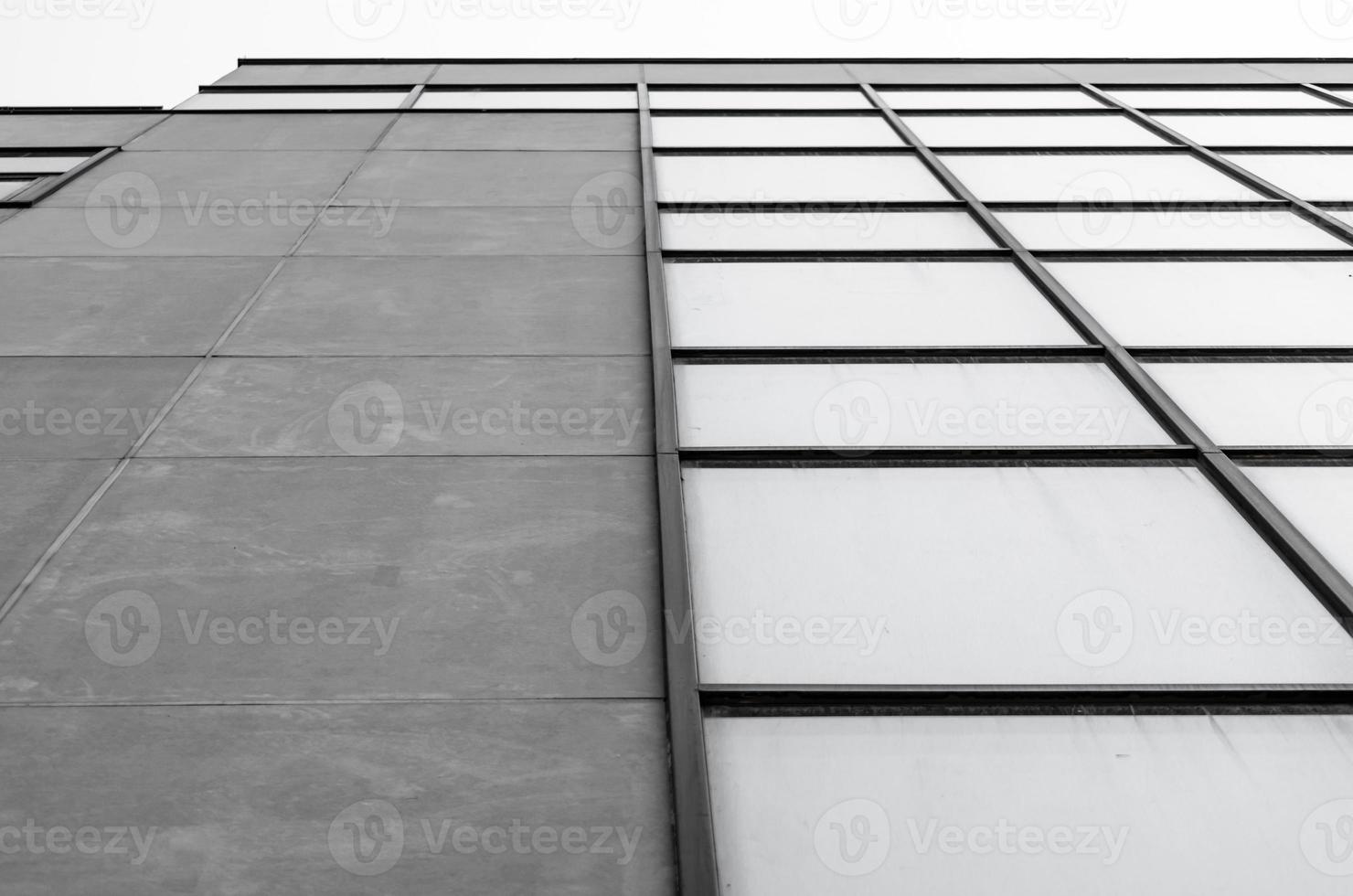 grå modern byggnad foto
