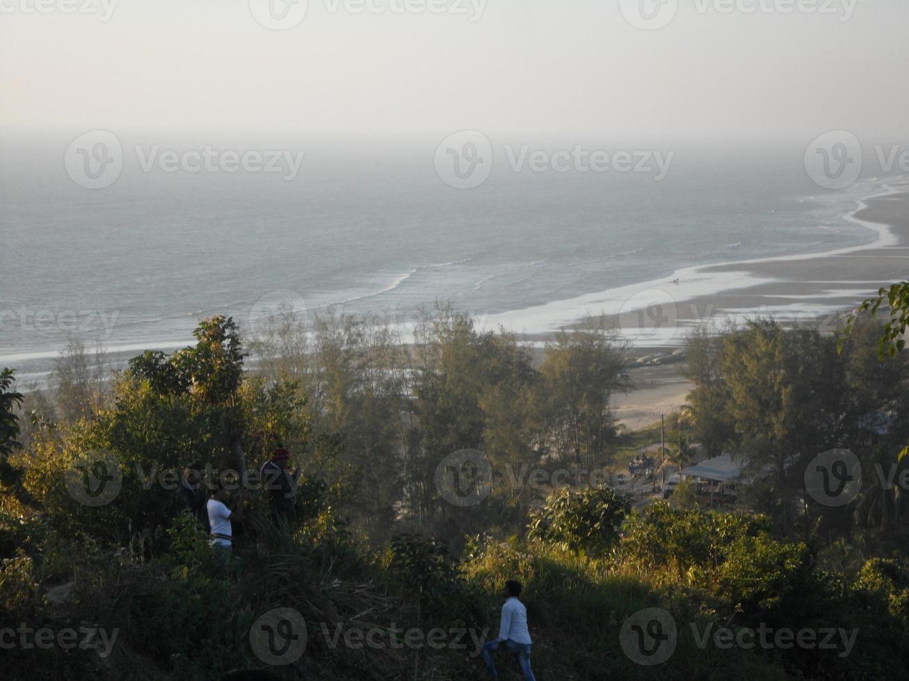 skön landskap av de bukt av bengal av Bangladesh, se från de topp av en kulle foto