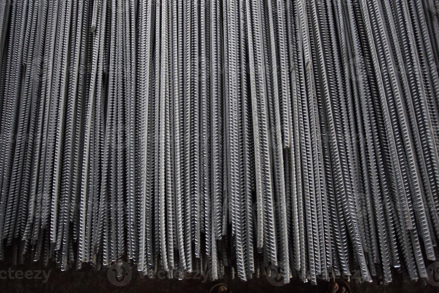 grossist- stål armeringsjärn runda, järn stål stång för konstruktion stål barer, se armeringsjärn stål på demra, dhaka, bangladesh. foto
