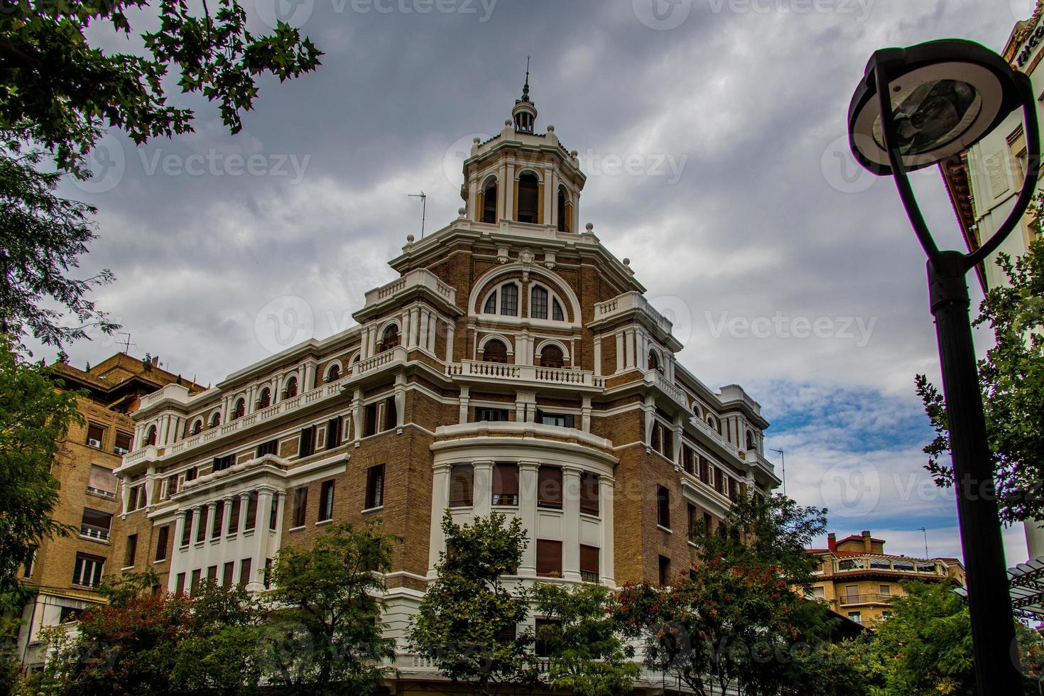 historisk byggnad i saragossa Spanien på en sommar dag foto