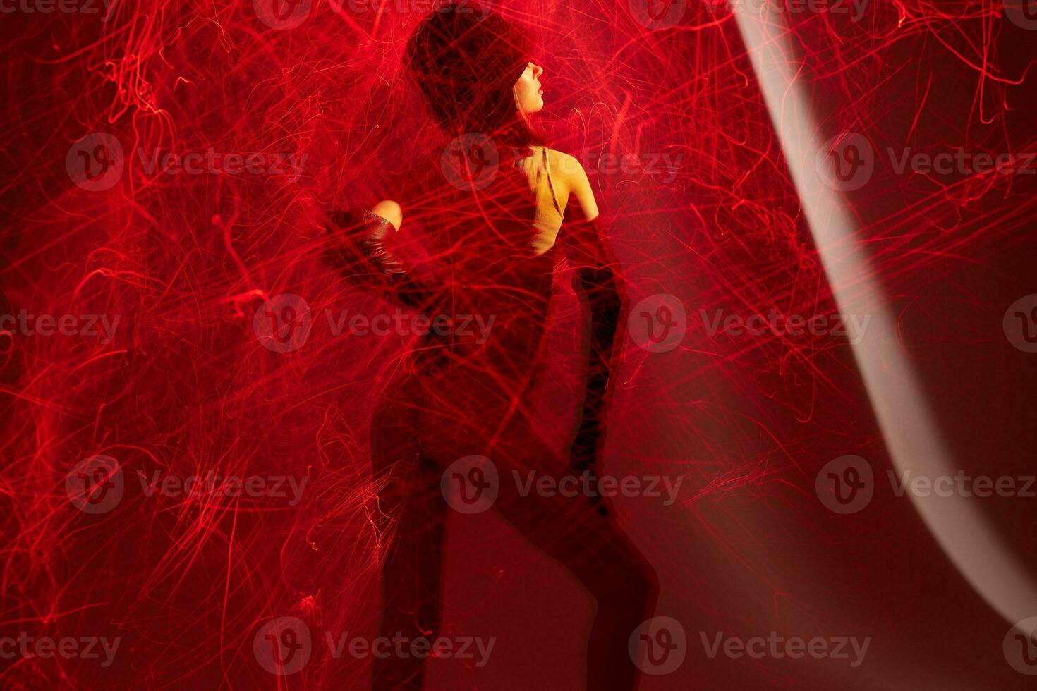 röd neon rader ljus kvinna Framställ disko foto