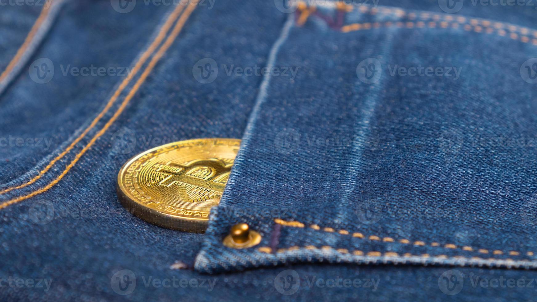 bitcoin-mynt i jeansficka foto