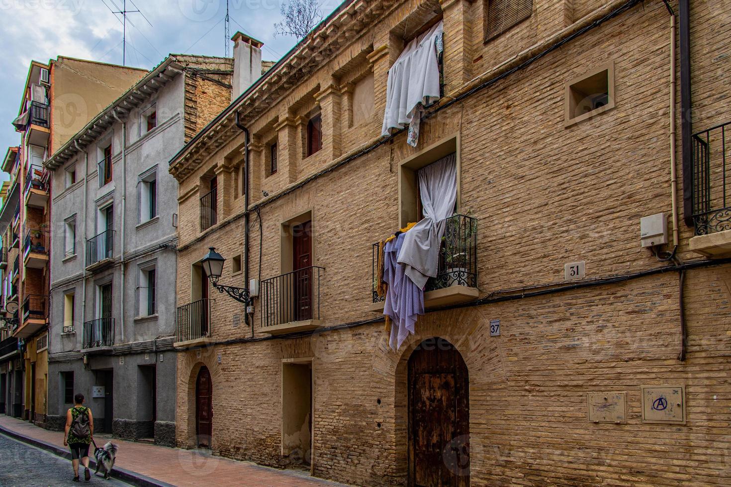 gator i de historisk gammal stad av zaragoza, Spanien foto