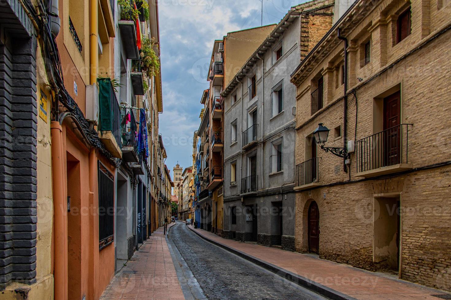 gator i de historisk gammal stad av zaragoza, Spanien foto