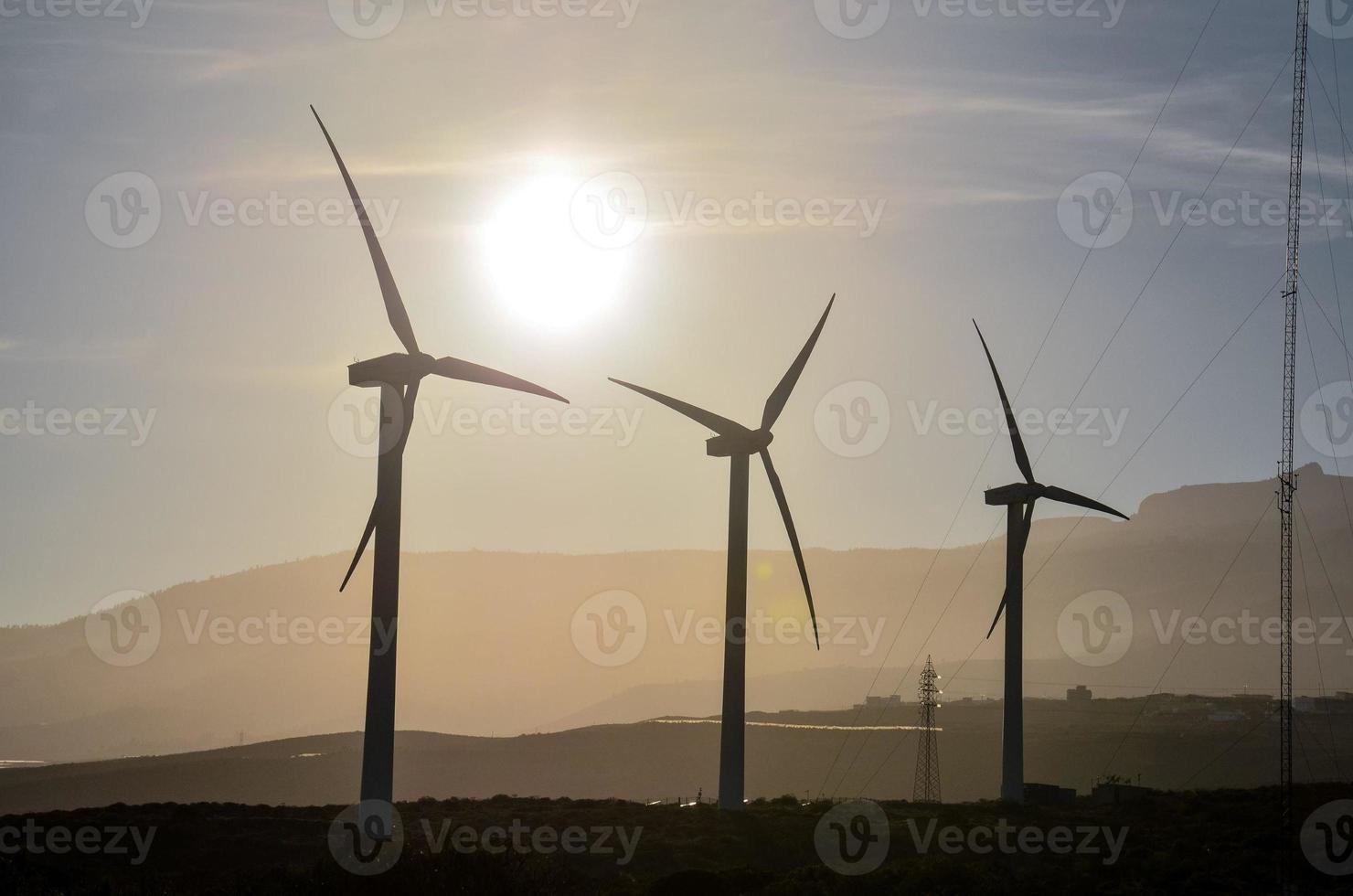 en skön solnedgång se med väderkvarnar foto