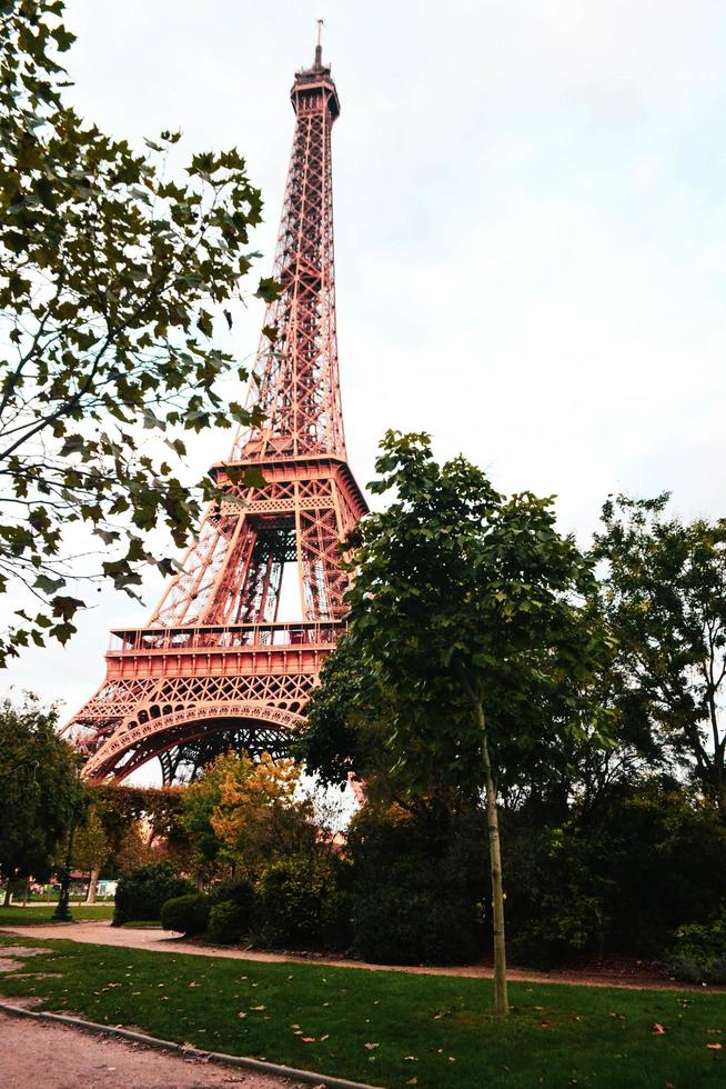 paris, frankrike 2015 - Eiffeltornet under dagen foto