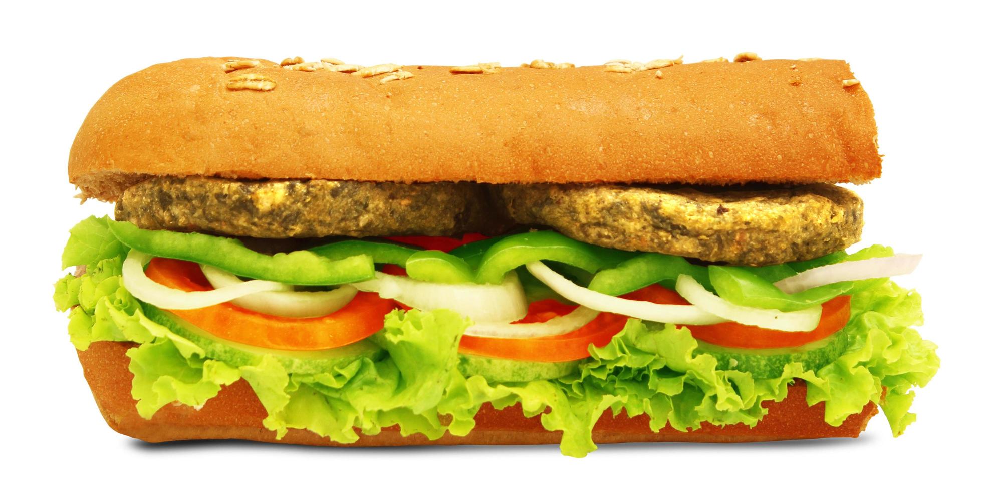 isolerad vegetarisk smörgås med grönsaker, paprika, tomat, sallad på vit bakgrund foto