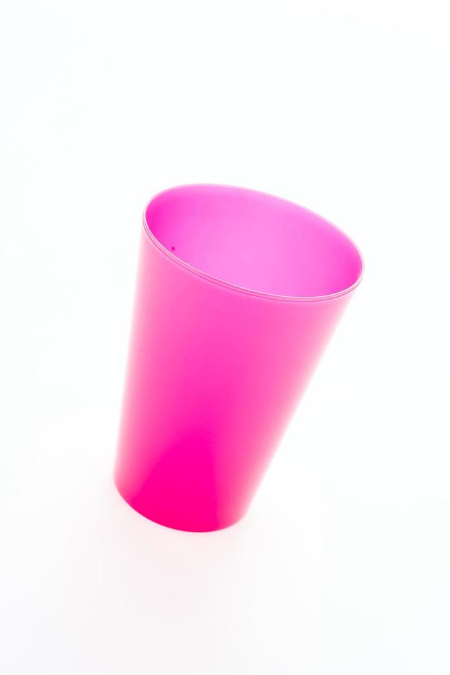 färgrikt plastglas isolerad på vit bakgrund foto