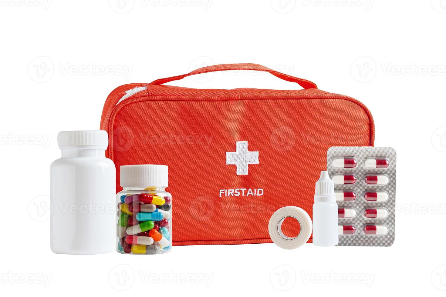 först hjälpa utrustning väska röd Färg med läkemedel isolerat på vit bakgrund med klippning väg, hälsa vård. foto