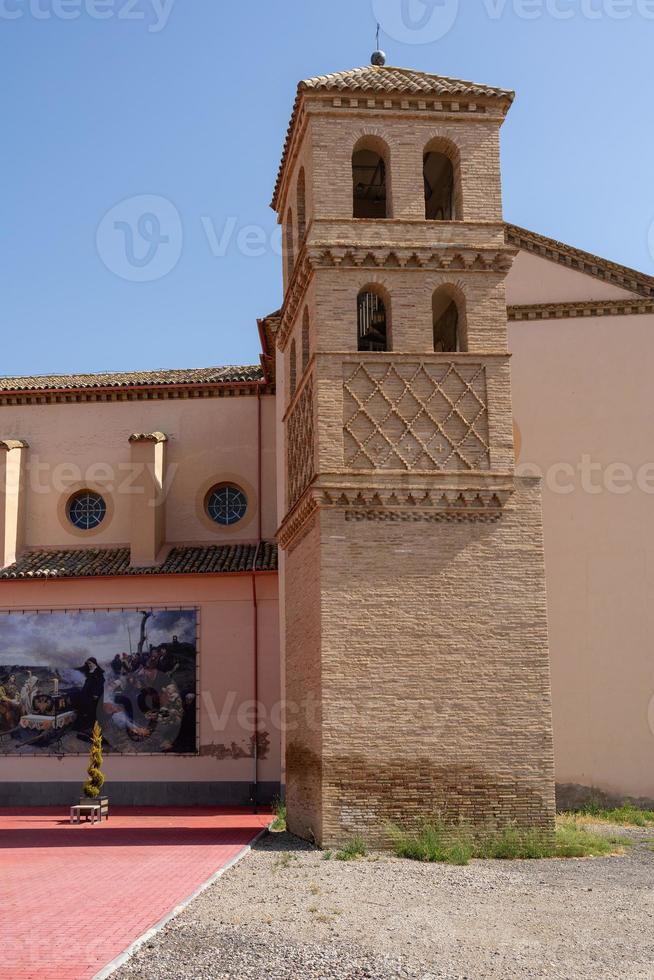 gammal historisk kyrka i en små spanska stad i aragon av villanueva de gallego foto